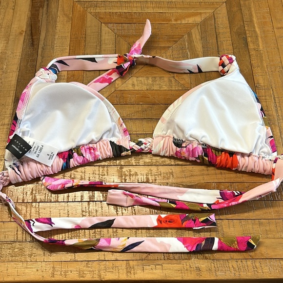 Gorgeous Ashley Graham Bikini Set - Picture 7 of 8